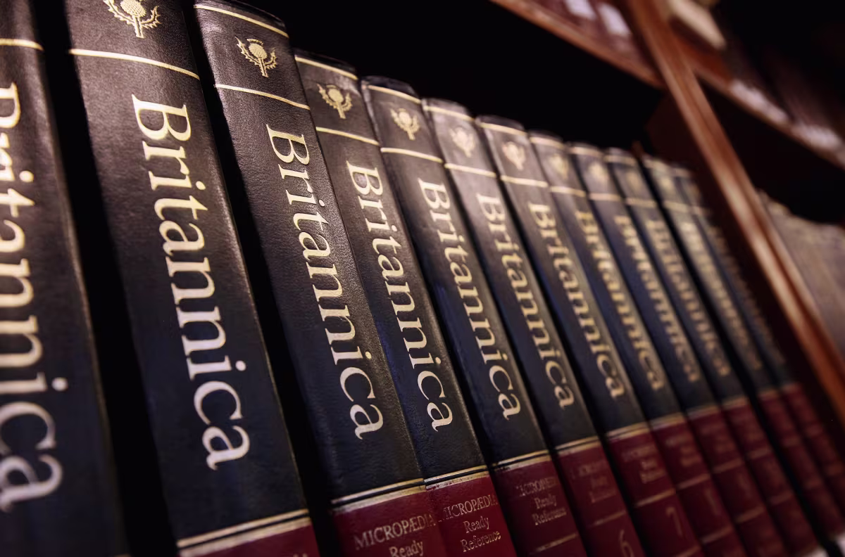 Encyclopedia Britannica უჩივის OpenAI-ს ChatGPT-ის მეშვეობით მისი კონტენტის „დამახსოვრებისთვის“